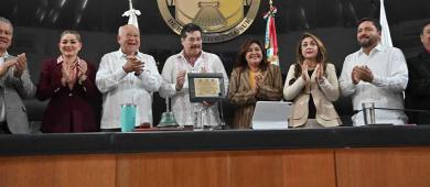 Otorga Congreso de BCS medalla al Mérito Artístico y Cultural al actor Enoc Leaño Domínguez