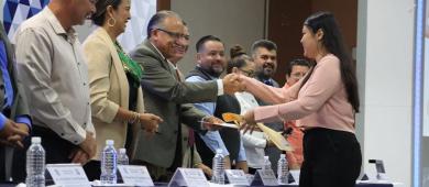 UABCS entrega 279 títulos y grados académicos en ceremonia oficial