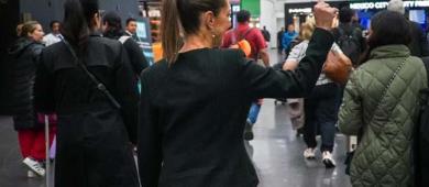 Sheinbaum presume haber recorrido 104,000 kilómetros en 2025 en viajes por todo México