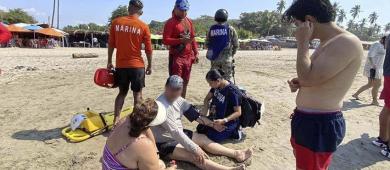 Armada rescata a 36 personas en vacaciones en playas del país