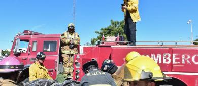 Bomberos de La Paz se fortalecen con 15 nuevos elementos