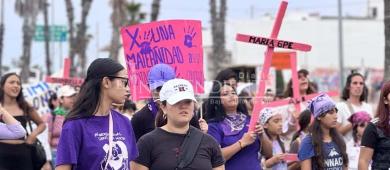 Entre consignas y memoria, mujeres toman las calles de Los Cabos este 8M
