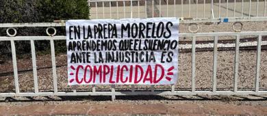 Sindicato de la Prepa Morelos protesta con “elotiza” frente a Palacio de Gobierno