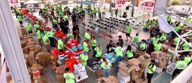 Encabeza Yayo Van Wormer entrega de zapatos y ropa a más de cinco mil familias en La Paz
