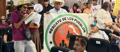 Marchan en La Paz para exigir protección de Sierra La Laguna