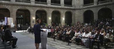 Gobierno anuncia alza salarial de 9% a maestros