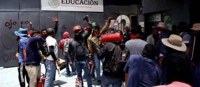 Sheinbaum dice que no reprimirá protestas de maestros a días del Mundial