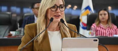 Busca diputada Olivas Parra permitir que el apellido materno pueda ir primero en actas de nacimiento en BCS