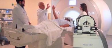 Llega a México el primer tratamiento sin cirugía para el Parkinson