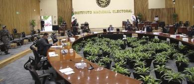 INE patea el bote; pospone fijar reglas para las preprecampañas de partidos
