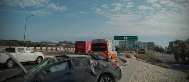 Bomberos atienden volcadura con una persona lesionada en San José del Cabo