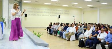 UABCS recibe a directora general del CENEVAL para abordar retos de la educación superior
