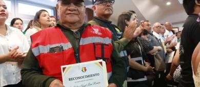 Devela Gobernador letras en memoria de las víctimas del huracán Liza, a 50 años de su paso por BCS