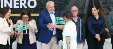 Conmemora Víctor Castro el Día del Caminero junto al personal de la JEC