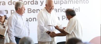 Atestigua Víctor Castro entrega de 112 distintivos para actividades de avistamiento y nado con tiburón ballena en La Paz